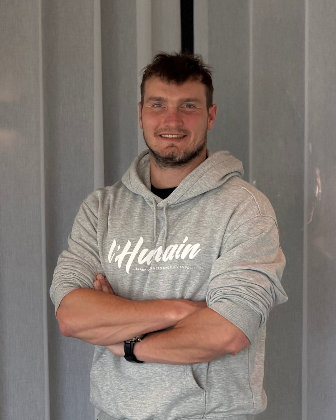 Portret van Kars Bakker, personal trainer en fysiotherapeut bij L'Humain